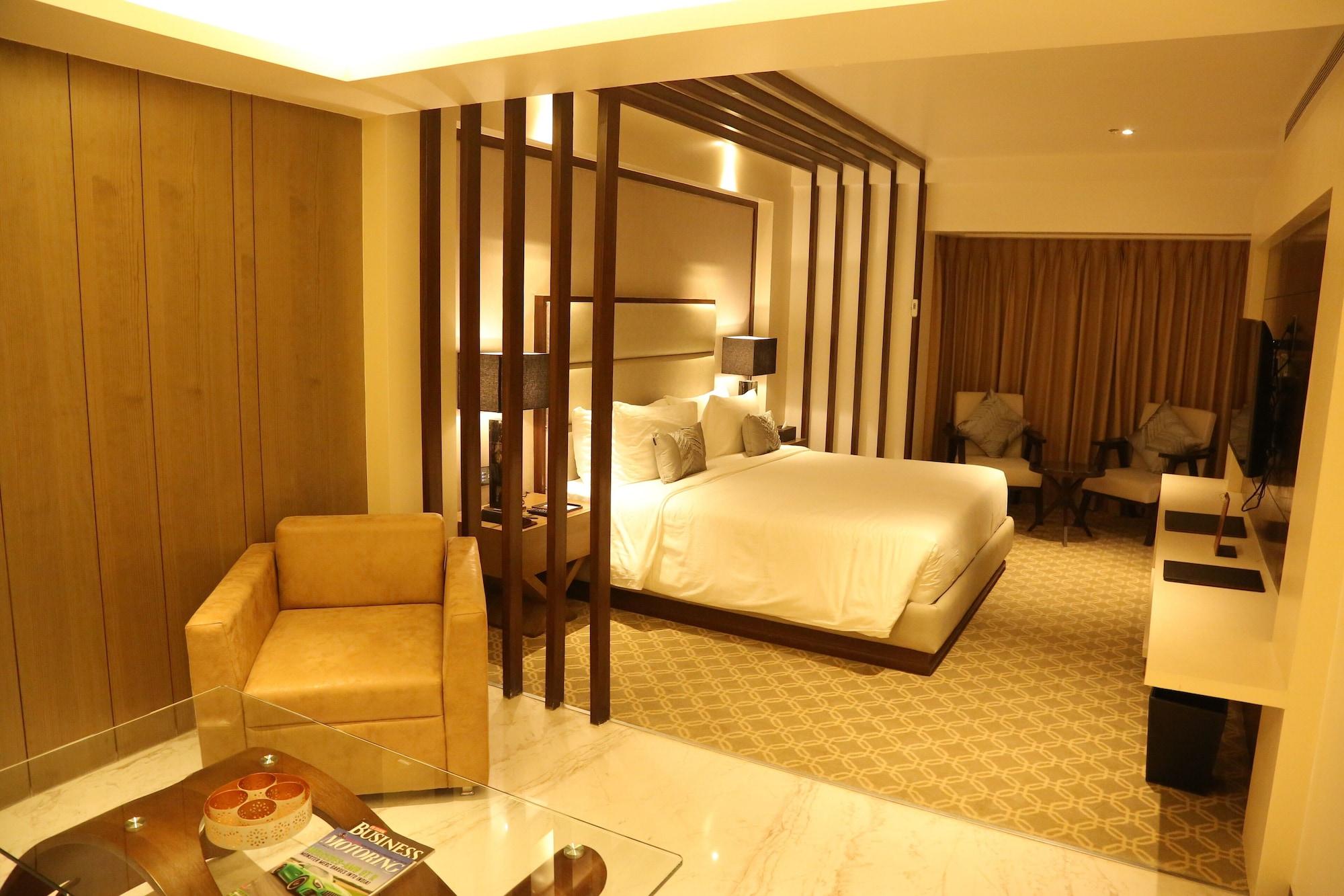 Radisson Lucknow City Center Hotel ภายนอก รูปภาพ