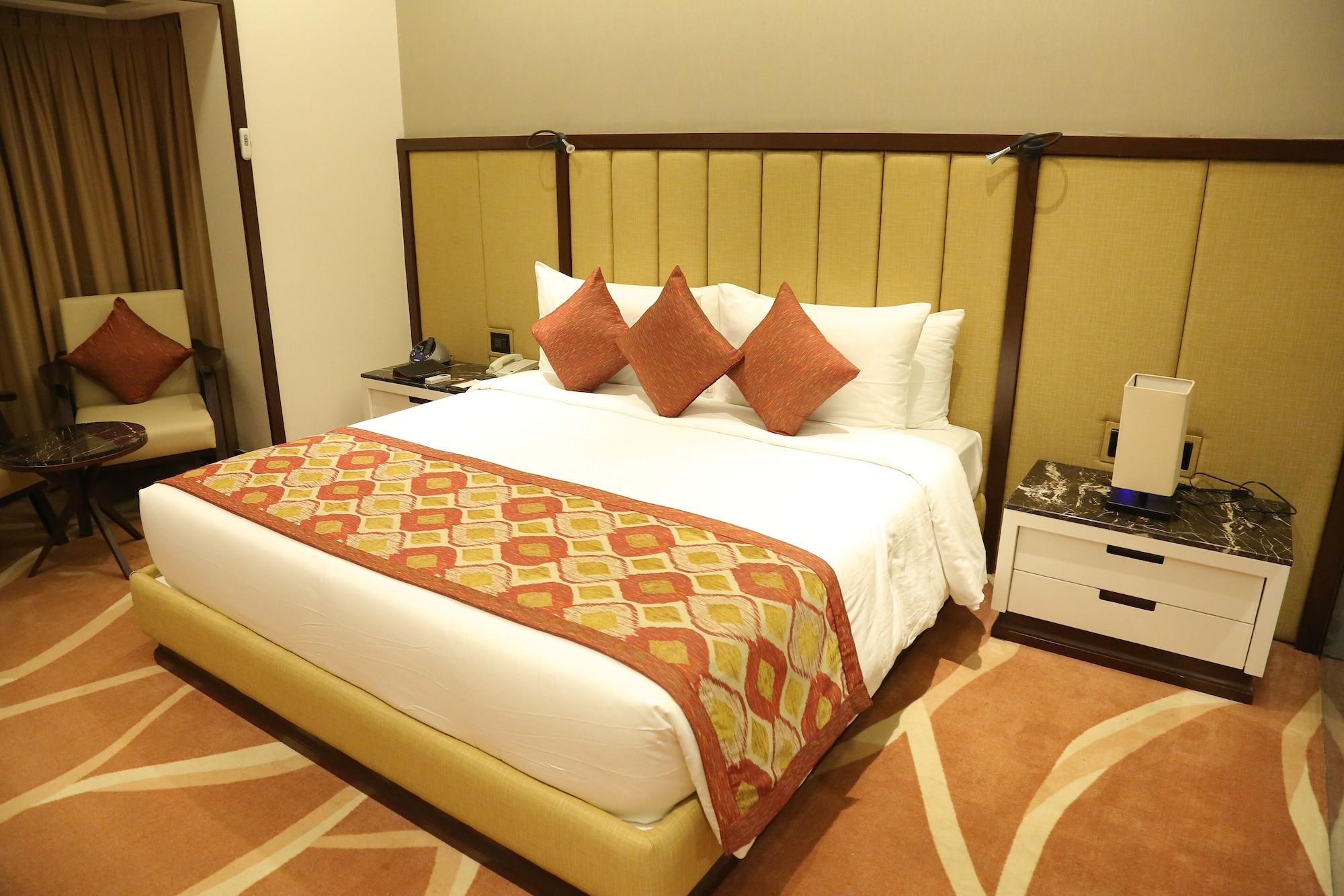 Radisson Lucknow City Center Hotel ภายนอก รูปภาพ