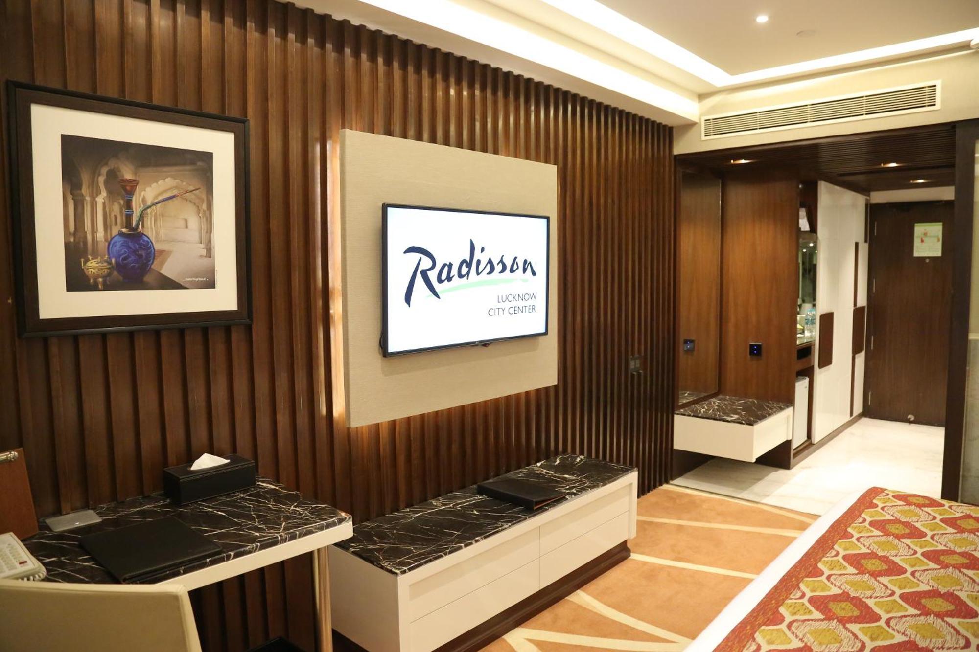 Radisson Lucknow City Center Hotel ภายนอก รูปภาพ