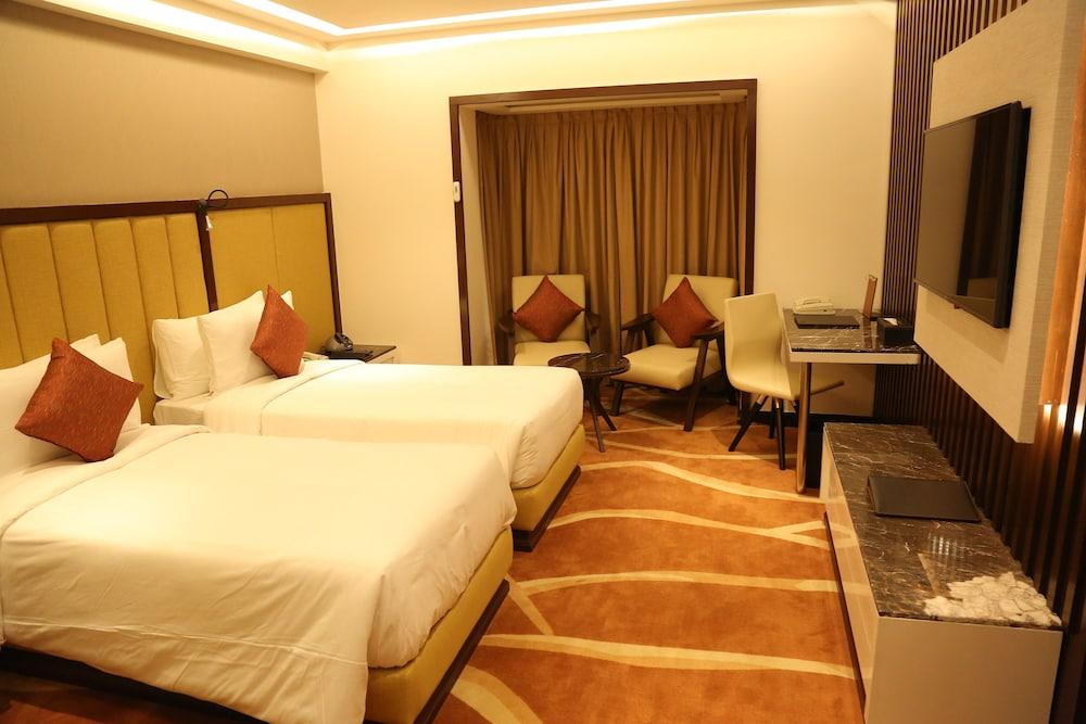 Radisson Lucknow City Center Hotel ภายนอก รูปภาพ